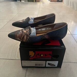 ICON Los Angeles Music Pointed Slippers